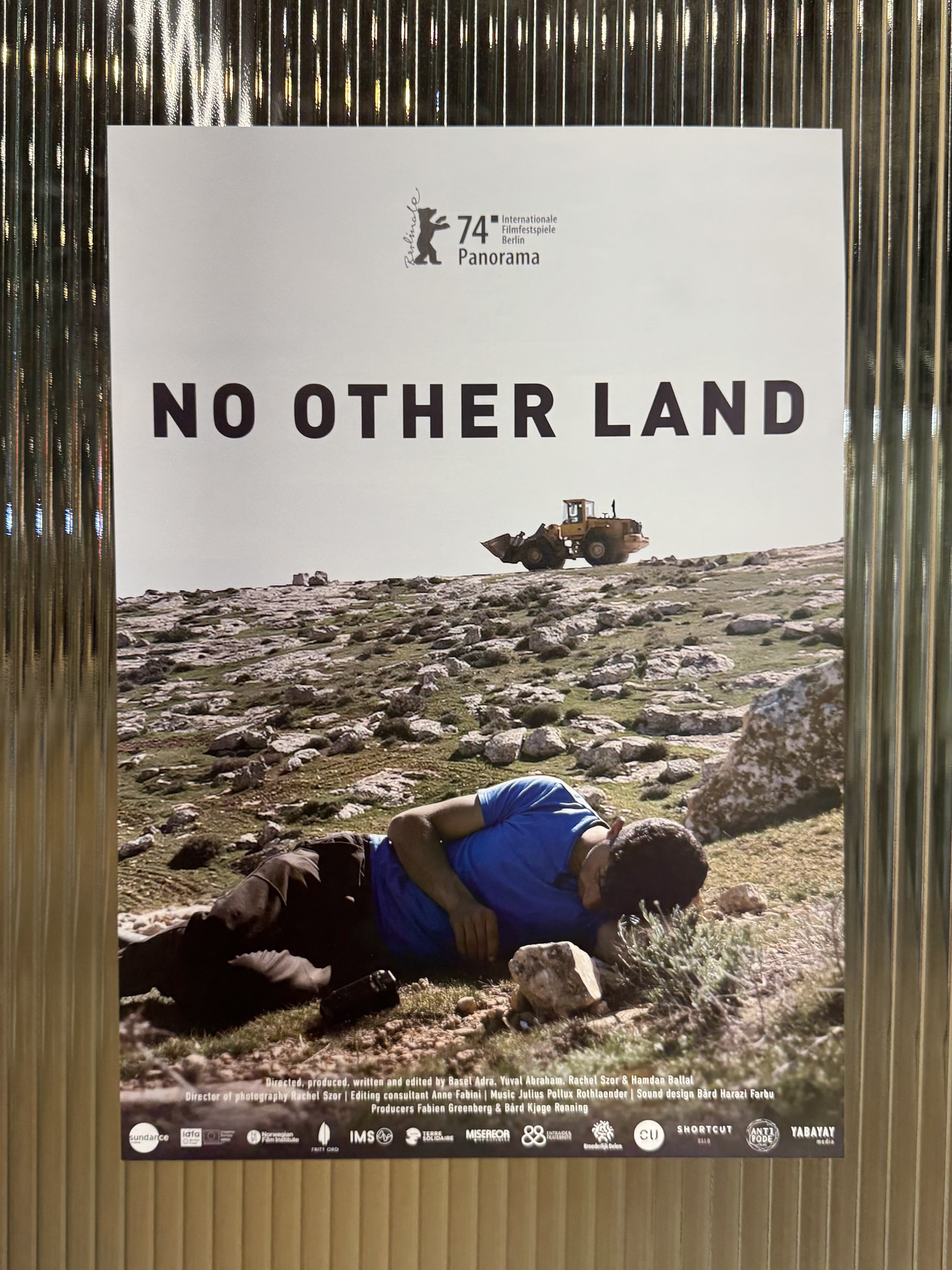 <노 어더 랜드> 오리지널 포스터 증정